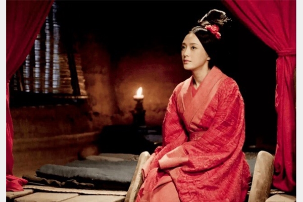 Tại sao phụ nữ Trung Quốc thời xưa khi đi ngoại tình thường mang theo gối?