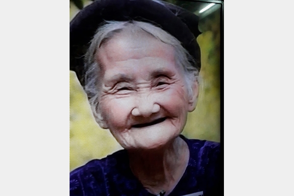 Cụ bà 80 tuổi tại Thanh Hoá ngâm thơ 
