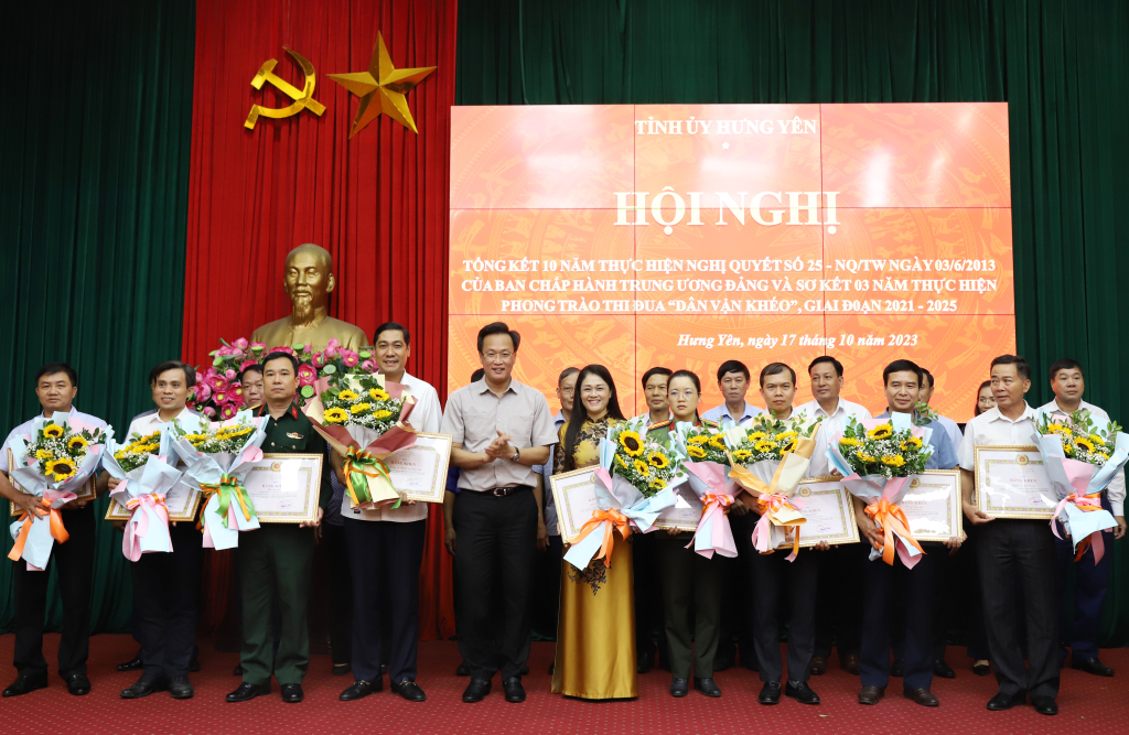 Khát Vọng Vọng Cầu Khi Hầu Thánh Là Gì: Giải Mã Trạng Thái Tâm Linh Của Tân Đồng