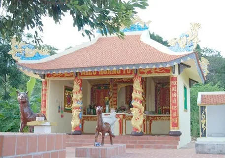 Miếu Hoàng tử được tu sửa lại gần đây – Ảnh Hà Tấn Tài