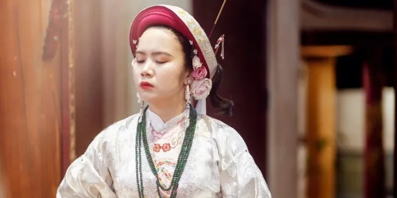 Cô Bơ Thoải ban phát tài lộc, sự phù trợ cho người có duyên căn lính hầu