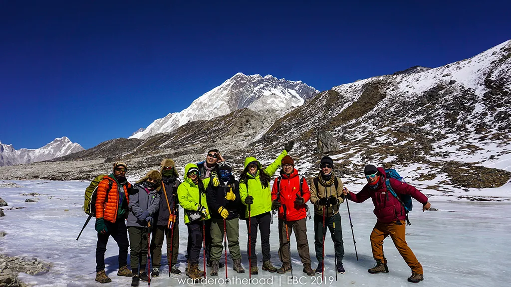 Nhóm nghiên cứu ghi chép lại các diễn biến của sự việc cầu cơ