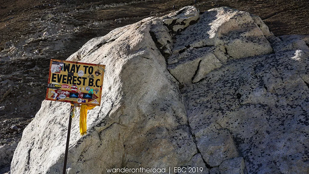 Cảnh tượng buổi sáng tại nơi diễn ra nghi thức, mang lại cảm giác bình yên