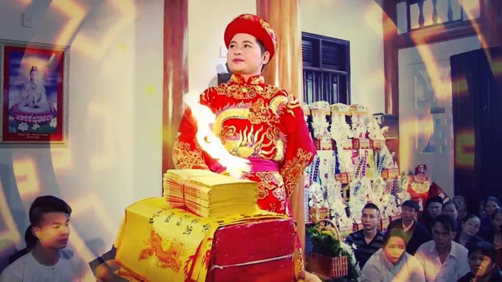 Tôn tượng Văn bản chầu Đức Ông Đệ Tam Hưng Nhượng Đại Vương Trần Quốc Tảng uy nghiêm