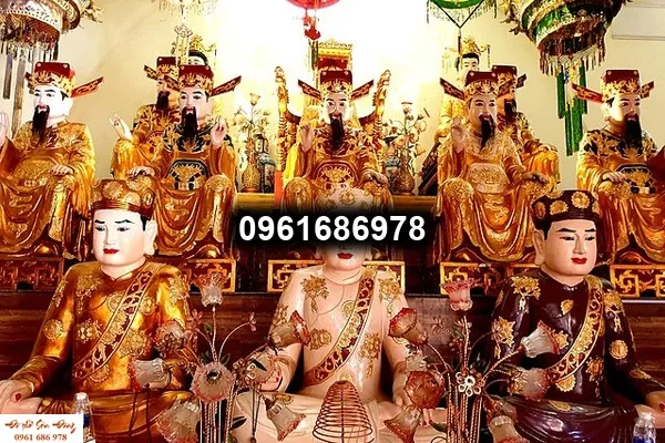 Mô hình thờ cúng Tam Tòa Thánh Mẫu và Tứ Phủ Công Đồng, minh họa phân cấp Hệ thống Thần linh trong Đạo Mẫu Việt Nam