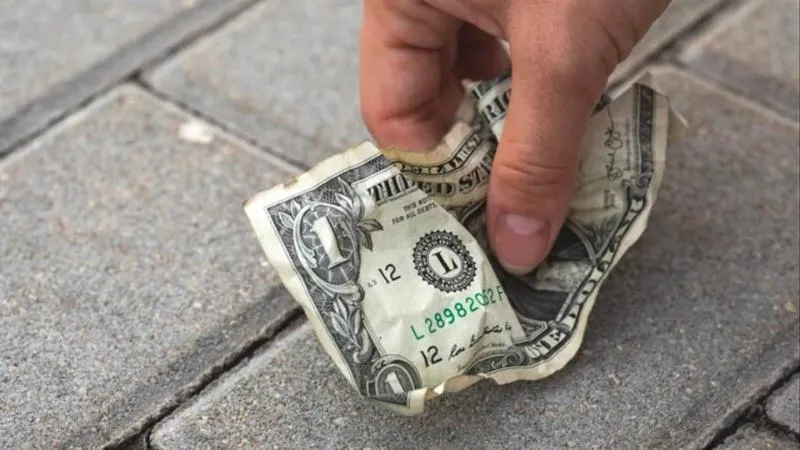 Không nhặt tiền lẻ rơi, kiêng kỵ lớn nhất trong tháng cô hồn là tôn trọng cõi âm