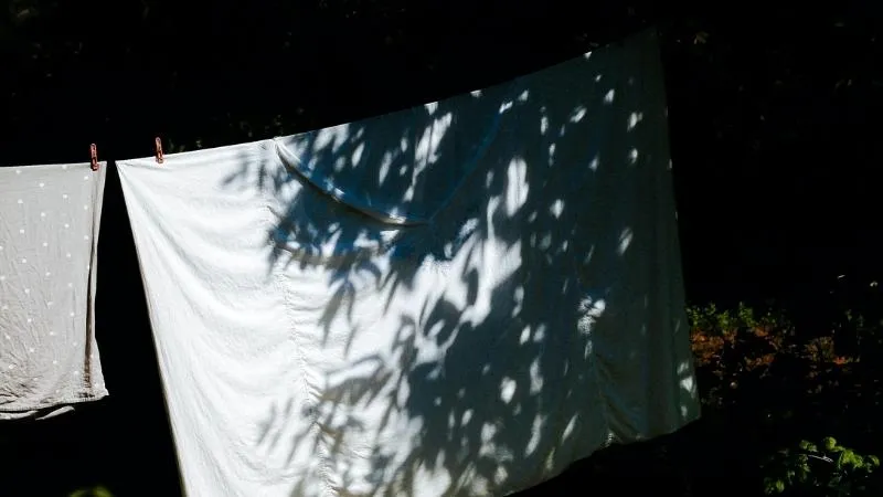 Không phơi quần áo buổi đêm trong tháng cô hồn để tránh âm khí nhập vào