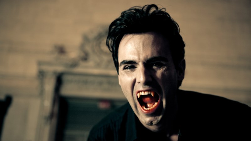 Quái Vật Halloween – Ma Cà Rồng: Khám Phá Truyền Thuyết Cổ Xưa