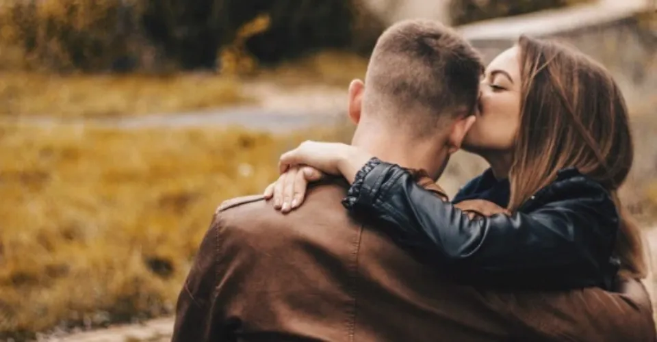 Phân tích khía cạnh lãng mạn và mơ mộng trong tính cách người sinh ngày 19/01.